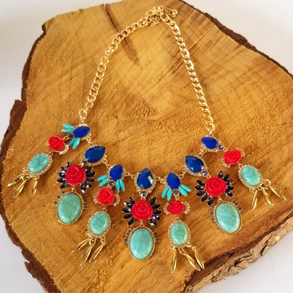 NWOT Roses Necklace - Picture 3 of 5